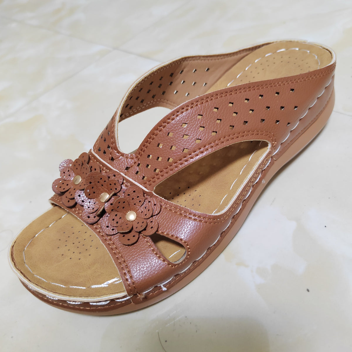 Foreign Trade Large Size Slippers for Women 2024 Summer New European and American Wedge Heel Thick Bottom Hollow Rivet Flower Slippers Wholesale