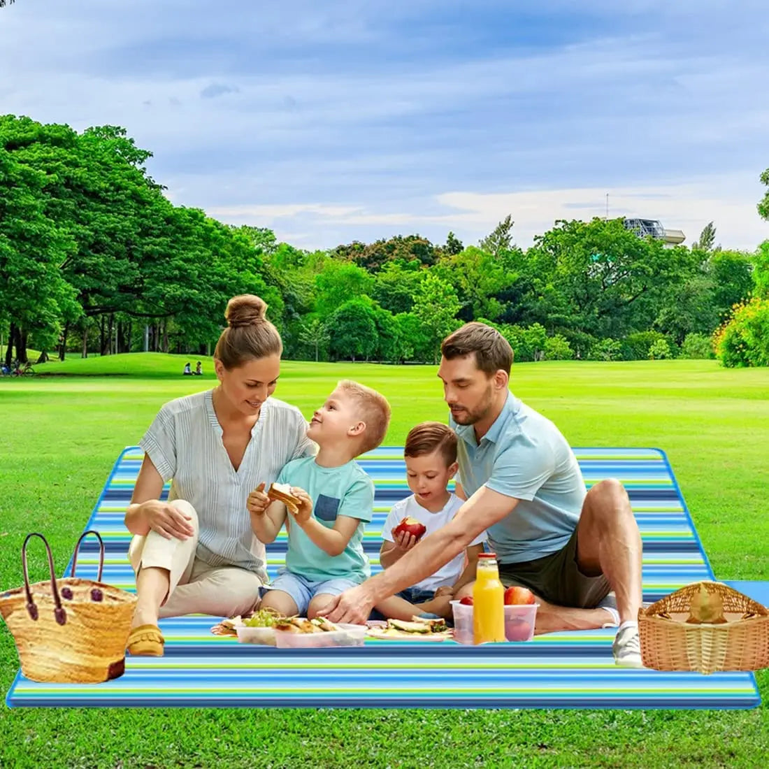 WOQI Hot Sale Waterproof Portable Outdoor Picnic Blanket  for Adults Travel Camping Hiking