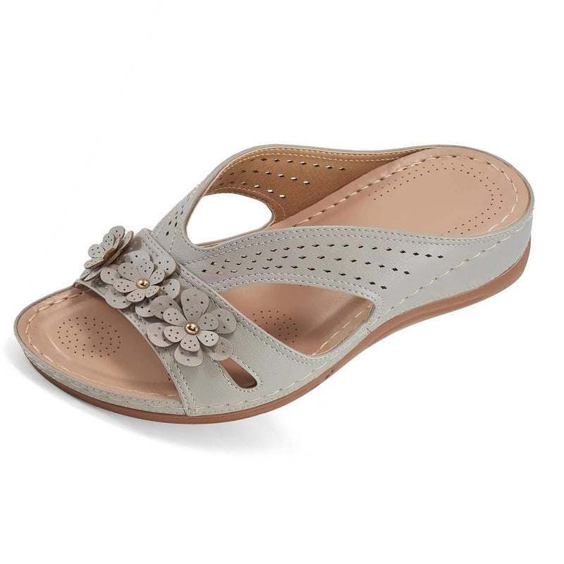 Foreign Trade Large Size Slippers for Women 2024 Summer New European and American Wedge Heel Thick Bottom Hollow Rivet Flower Slippers Wholesale