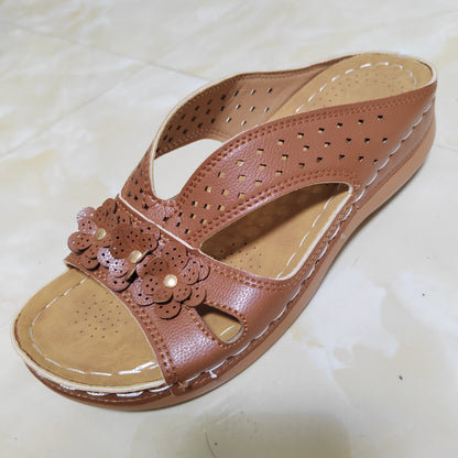 Foreign Trade Large Size Slippers for Women 2024 Summer New European and American Wedge Heel Thick Bottom Hollow Rivet Flower Slippers Wholesale